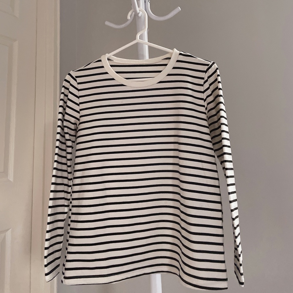 Long Sleeve Black and White Stripes Casual Sweatshirt